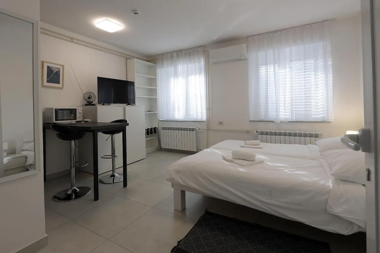 Rijeka Budget Rooms 0*,