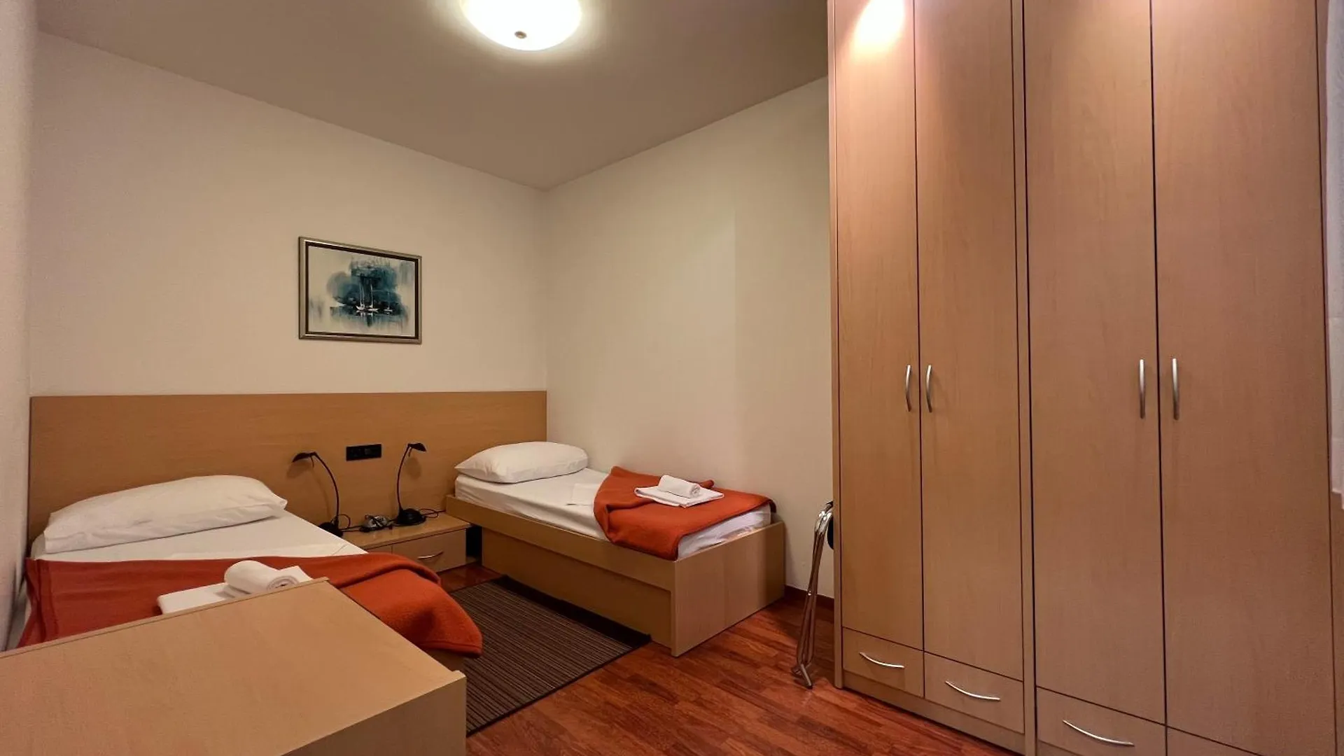Rijeka Budget Rooms 0*,  Hırvatistan
